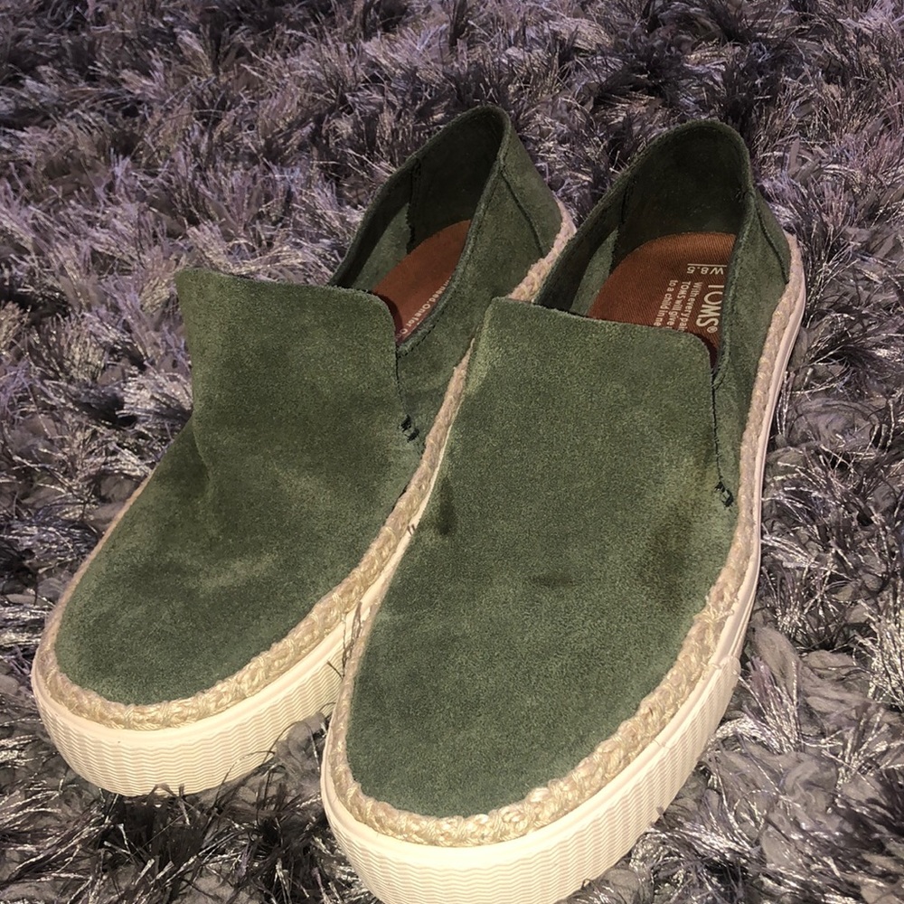 Toms Suede Olive Green Sneaker - women’s 8.5